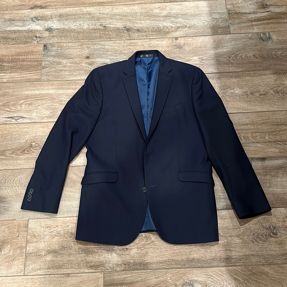 Kenneth Cole Reaction Mens Suit